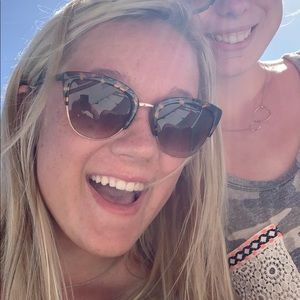 Meet your Posher, Courtney